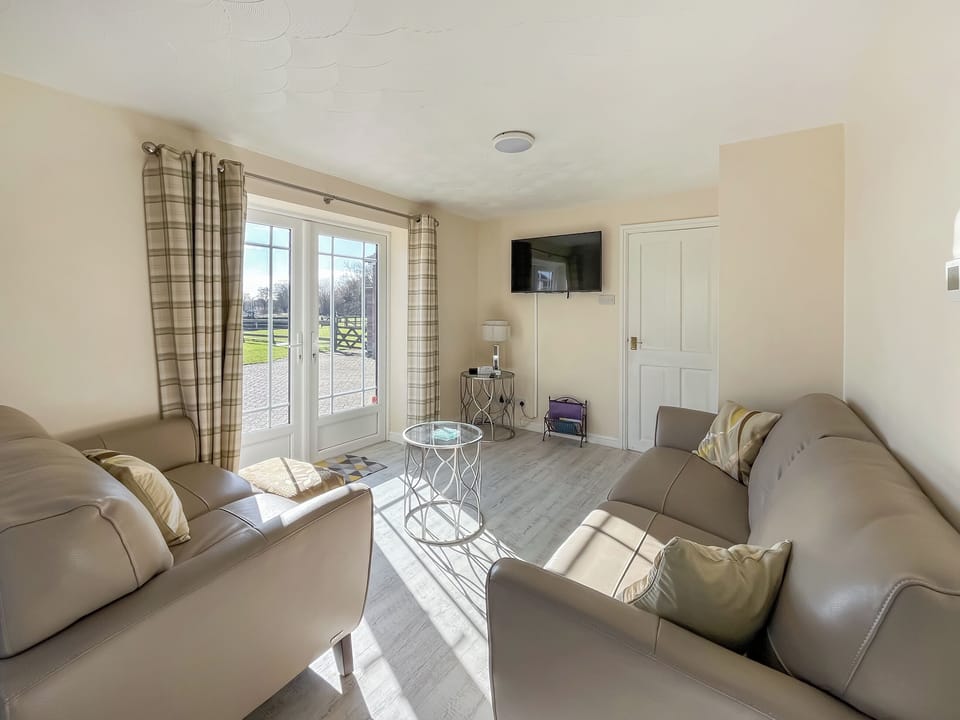 Open plan living space | Cherry - The Country Cottages, Burgh le Marsh