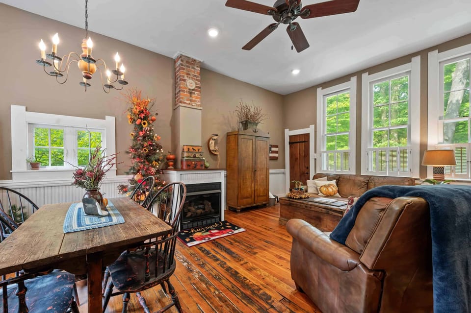 Charming Great Room at 1891 Schoolhouse Inn – Brown County Vacation Rental with Rustic Dining and Co