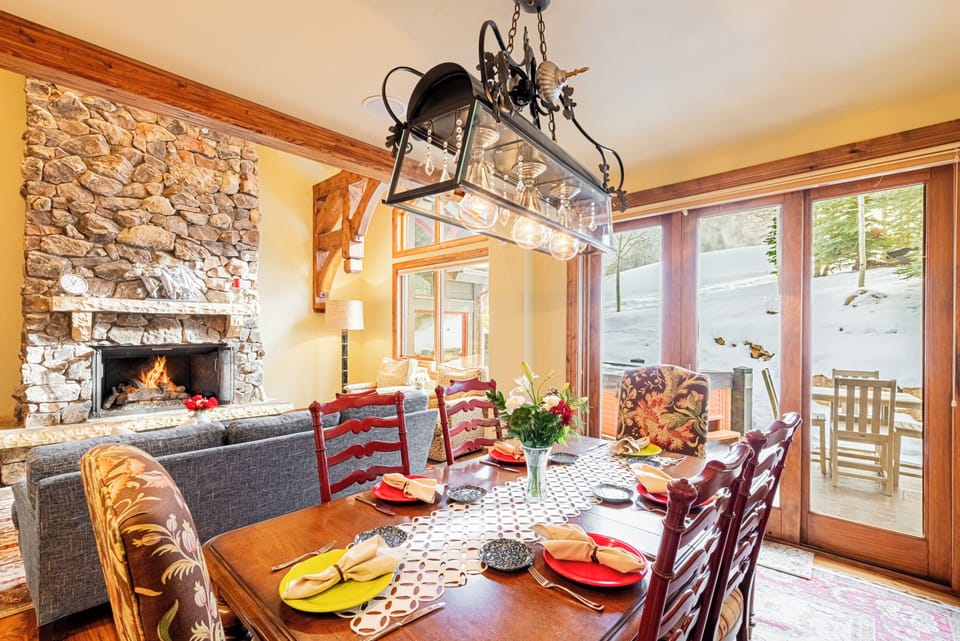 Dining area and patio with a natural gas BBQ