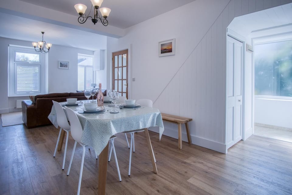 Nottage Road - 3 Bedroom Holiday Home - Mumbles (6768)