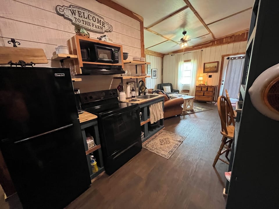 Kitchenette. Oven does not work but toaster oven has a bake and broil setting.
