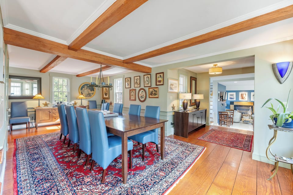 Dining room.