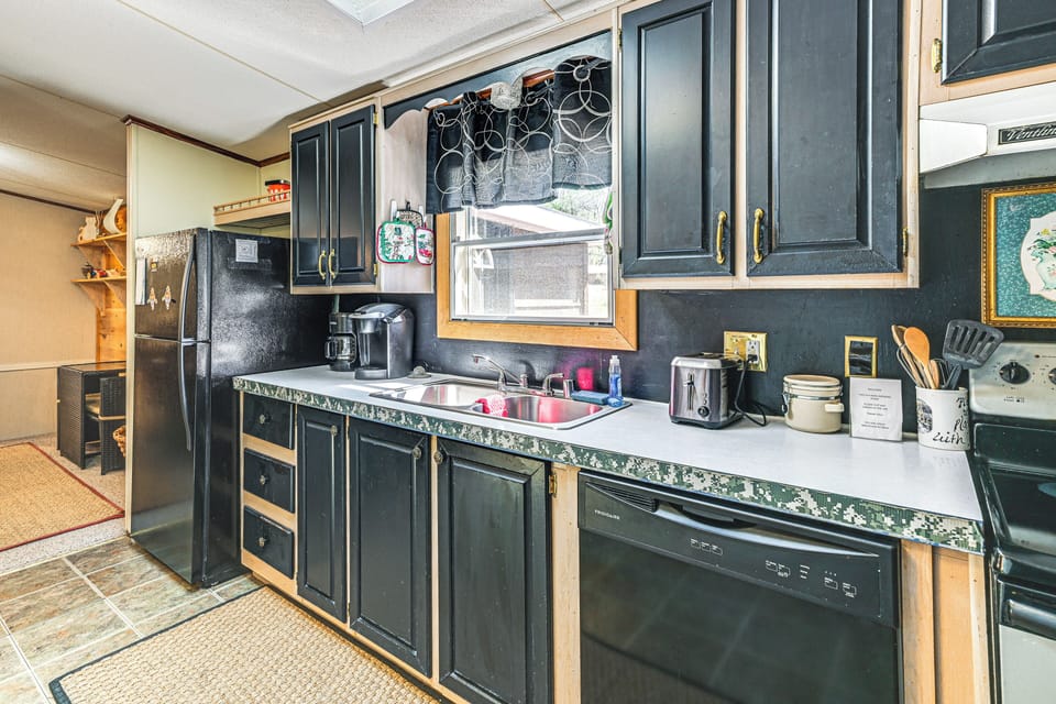Kitchen | Stove/Oven | Microwave | Toaster Oven