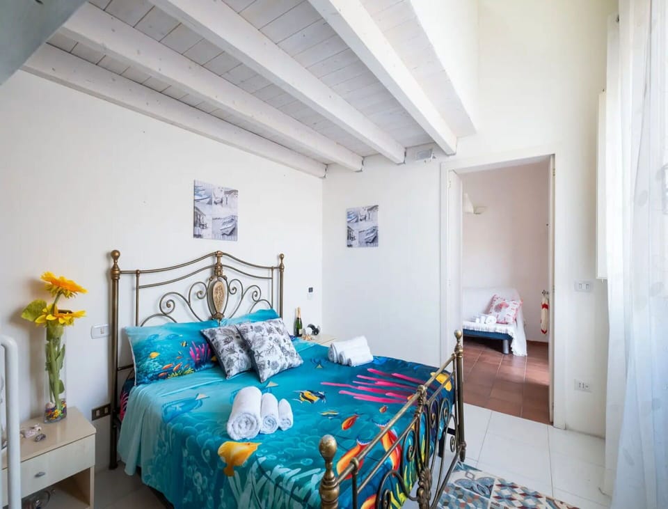 Autumn, Bedroom, Spring, Summer