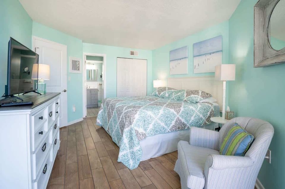 Spacious Primary king suite
