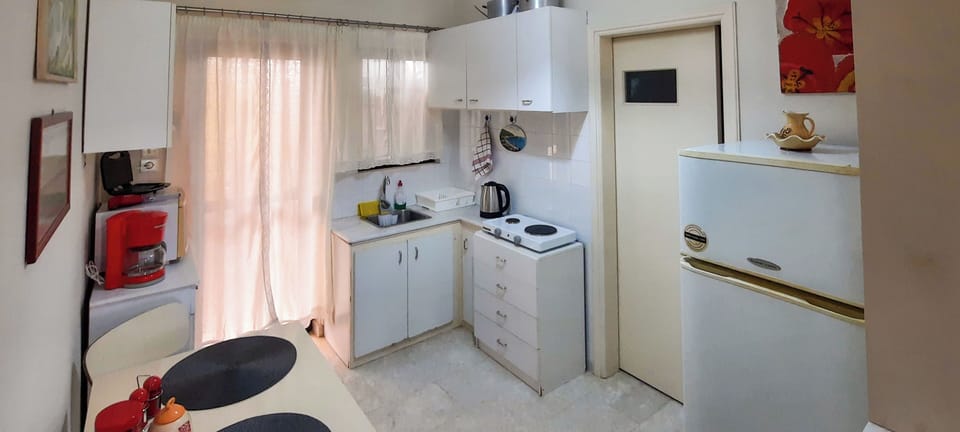 The full kitchen