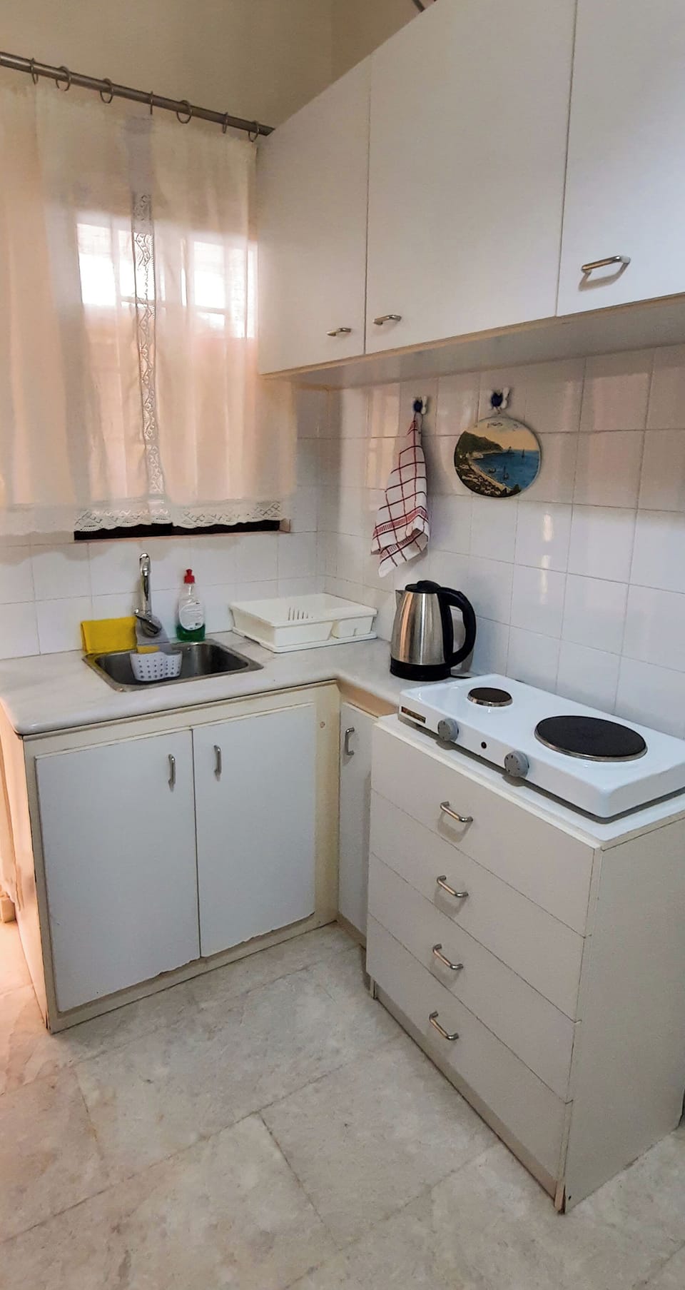 The kitchen (sink, stove, kettle)
