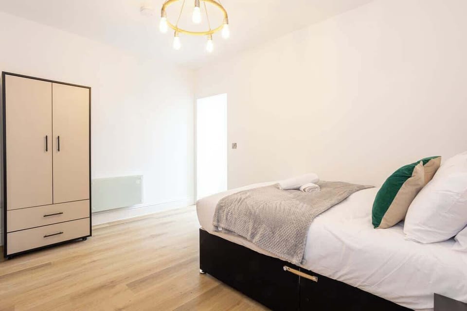 The bedroom benefits from a luxury en-suite bathroom, a king-size bed and plenty of storage.