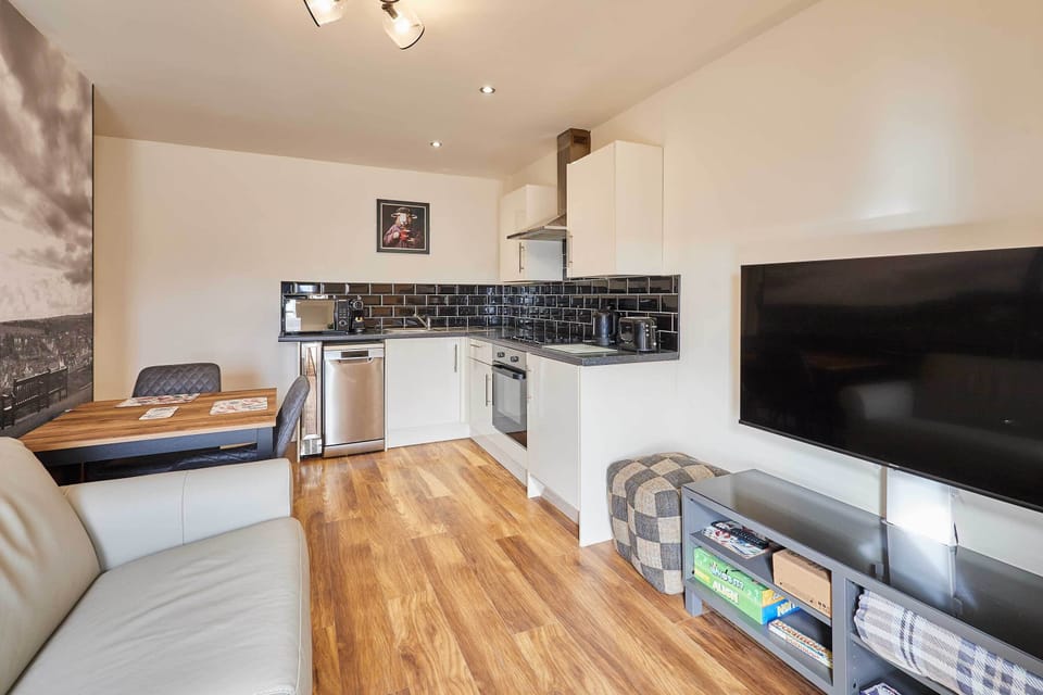 Benedictine Suite, Flat 9, Whitby - Host & Stay