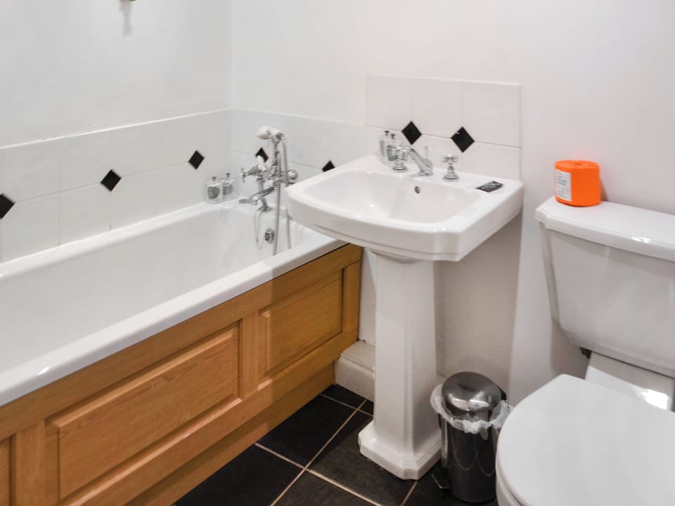 Bathroom | Hidey-Hole Cottage, Whitby