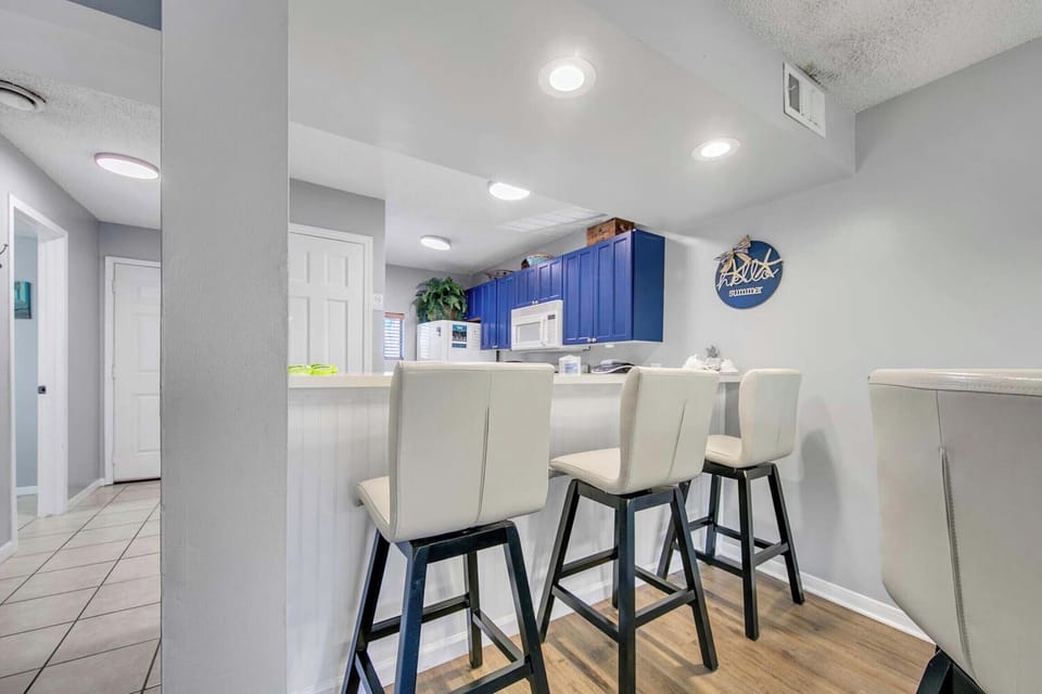 Additional seating at the eat-in kitchen bar