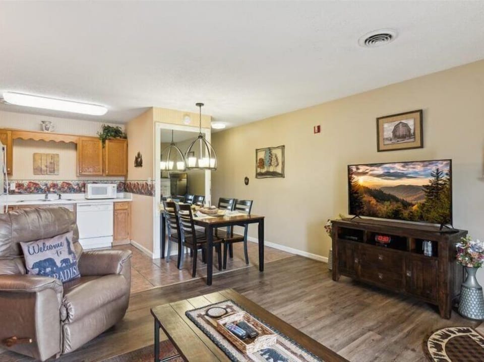 Spacious Living Room with Gas Fireplace, Sleeper Sofa and SMART TV with Cable & WIFI throughout vacation rental