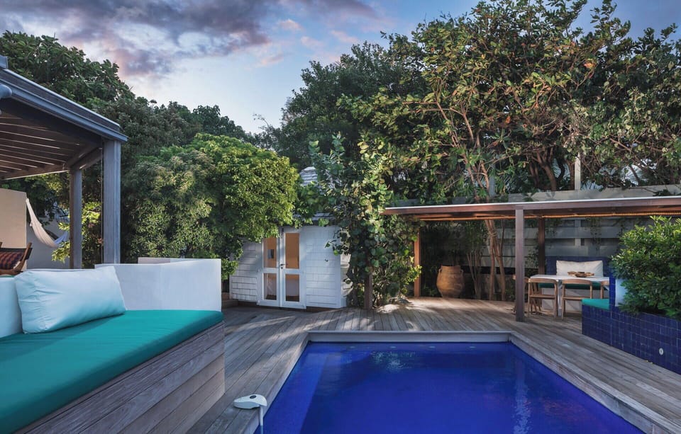 Modern and chic outdoor lightings.