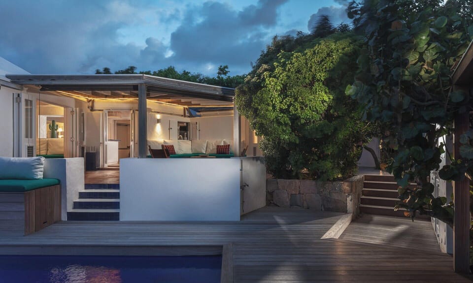 Modern and chic outdoor lightings.