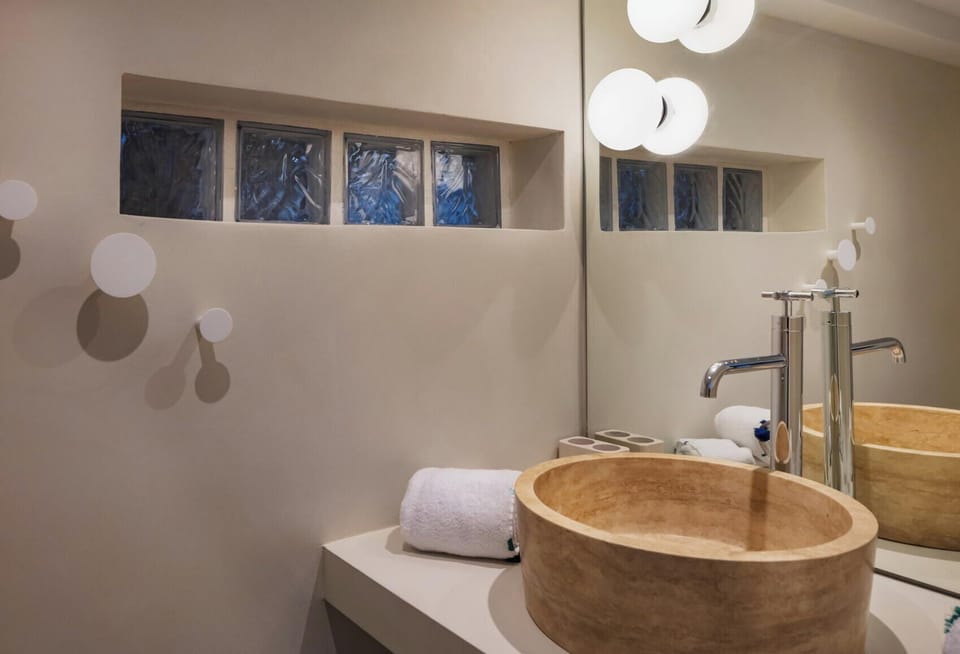 Air conditioning, Euro king bed, safe. Ensuite bathroom, rain head shower, hair dryer. 