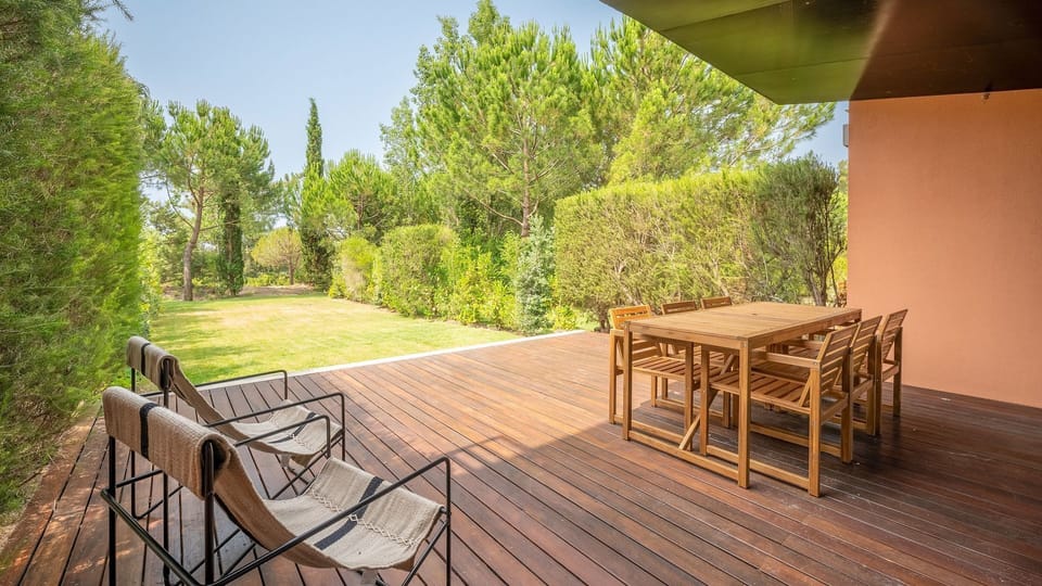 A private green space ideal for reading, sunbathing, or enjoying the peaceful sounds of nature. #PrivateGarden #UnwindInNature #outdoor #garden #portugal #pt #troia