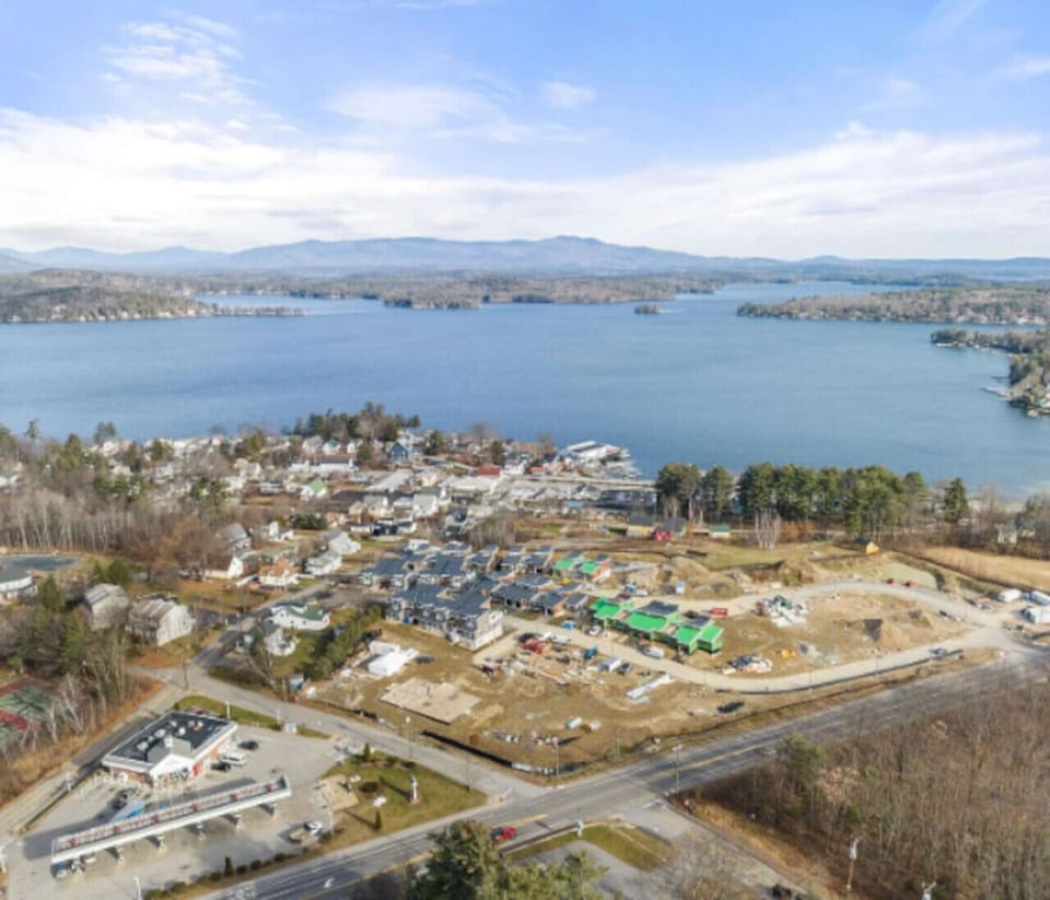 Just minutes to Weirs Beach on beautiful Lake Winnipesaukee