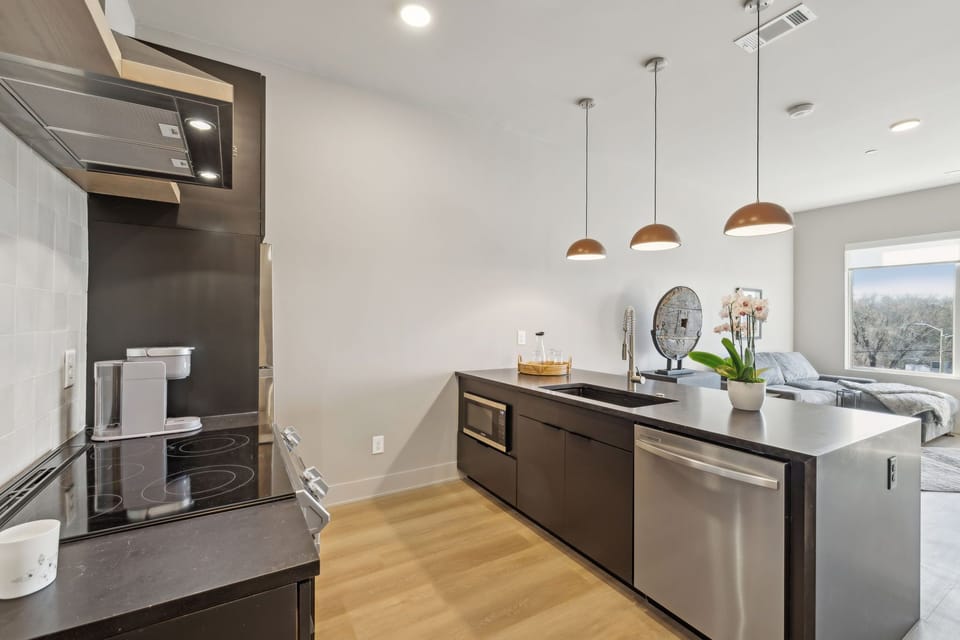 8-web-or-mls-1090 Haysboro Ave - 008