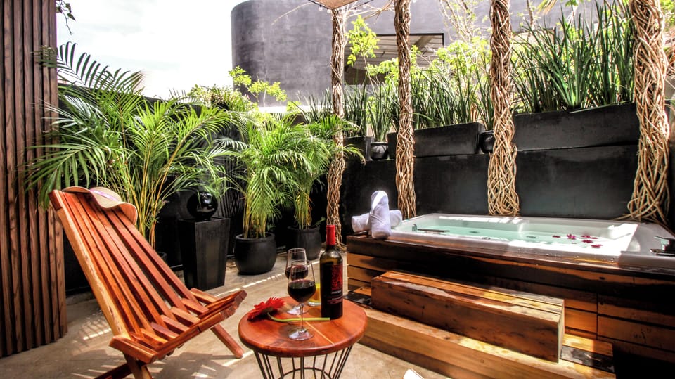 Outdoor spa tub