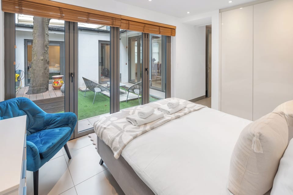 Bedroom 1 with En-Suite Bathroom (4)