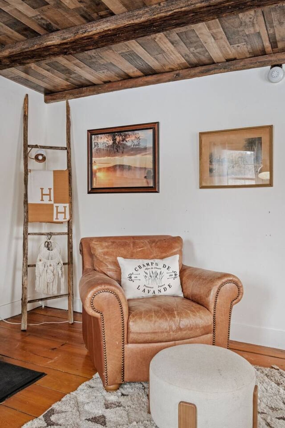 Rustic details and warm tones for peaceful moments.