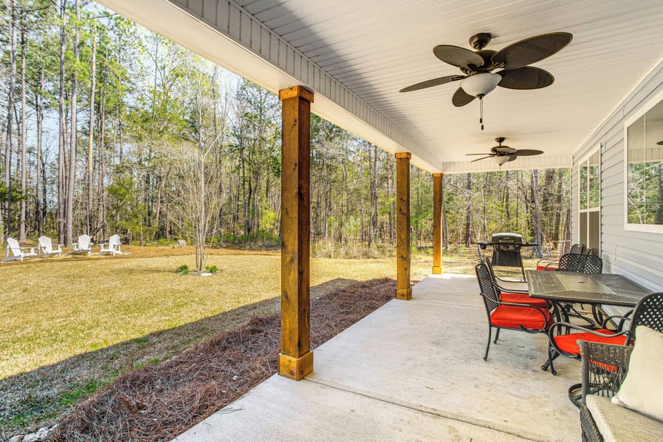 Chapin Vacation Rental | 2BR | 2BA | 1,200 Sq Ft | 1 Step to Enter