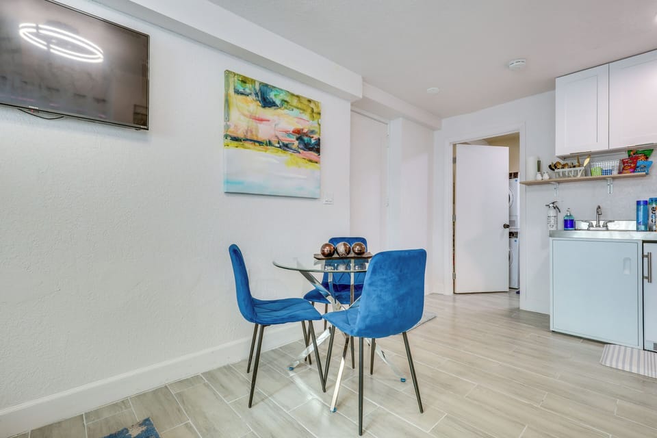 Dining Area | Dishware & Flatware Provided