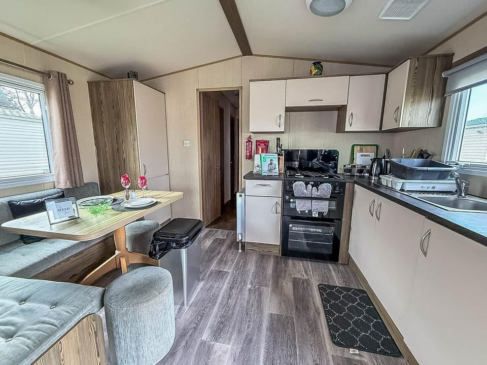 Looking for last minute holidays UK? Stay at Broadland Sands Holiday Park, perfectly situated between Great Yarmouth and Lowestoft UK, offering cosy caravans with a comfortable kitchen area for your convenience.