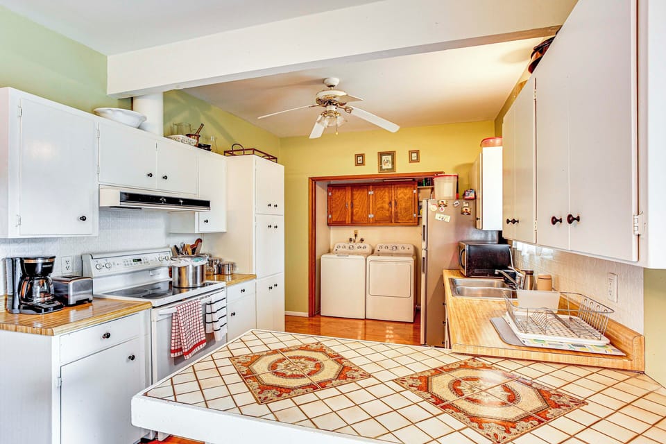 Kitchen | Washer/Dryer | Home Gym | Private Desk | Free WiFi