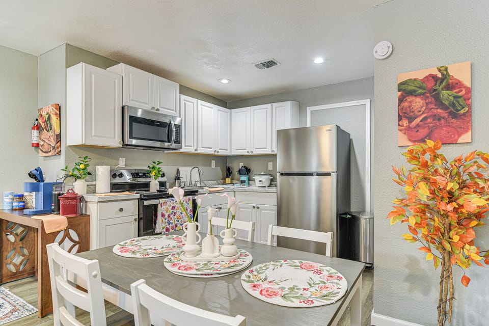 Kitchen | Dining Table | Dishware & Flatwware