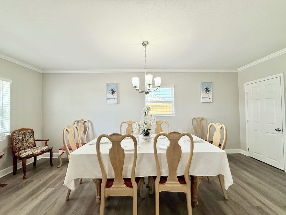 Open concept living,kitchen and dining. 8-seat dining table.