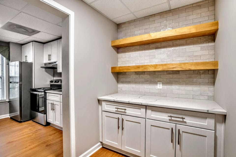 Basement apartment with Kitchen, Fridge, Living Room and Washer/Dryer
