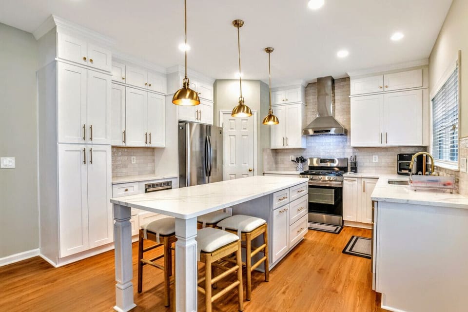 Kitchen with fully stocked cooking utensils/cookware with Eat In counter