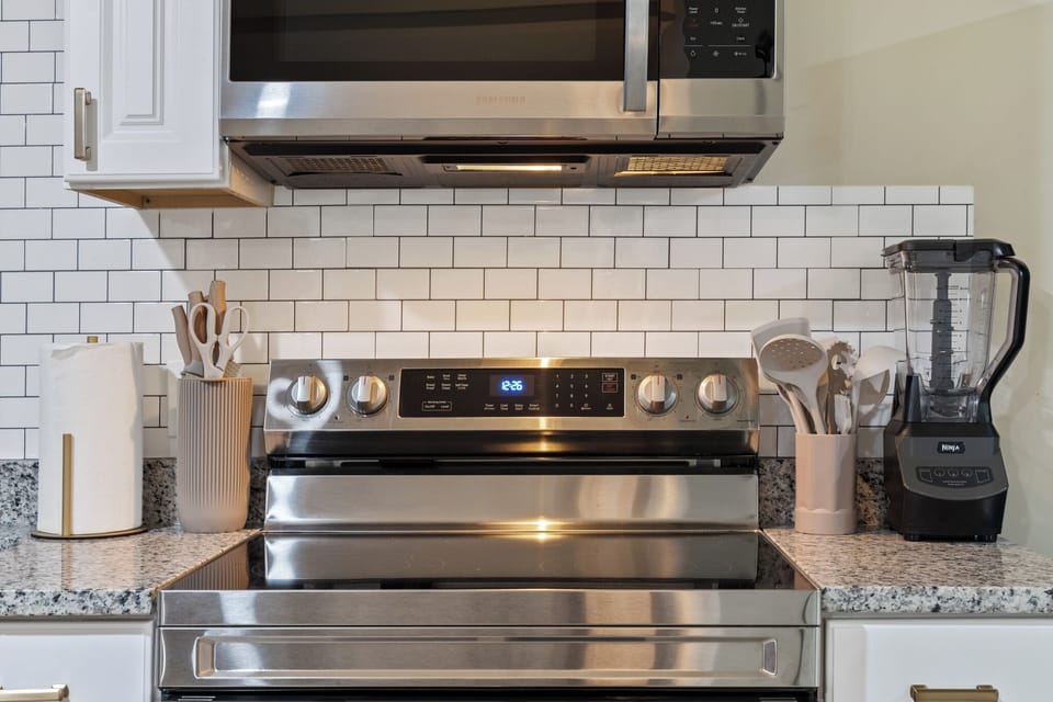 Stove, oven, microwave and blender.
