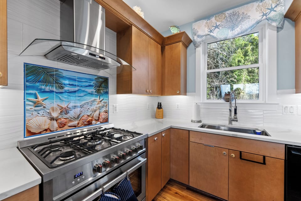 Kitchen- coastal design, gas stove.