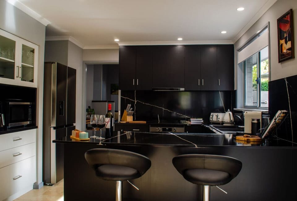 Kitchen Breakfast Bar