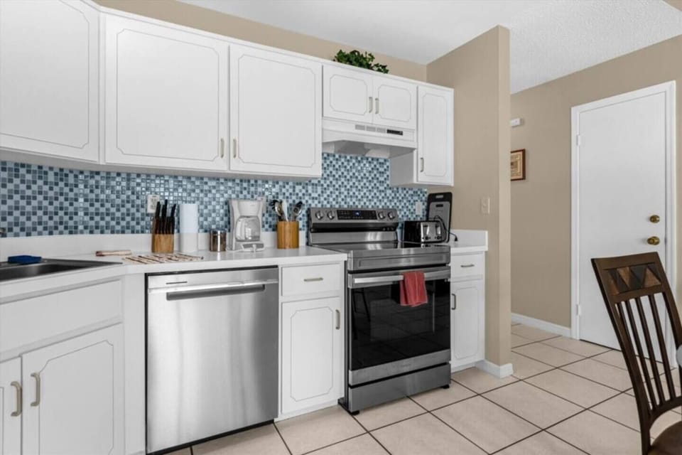 Full equipped kitchen with anything you could need