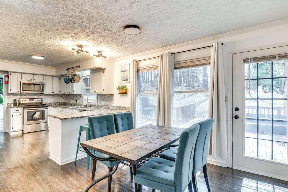 Dining Table | Dishware & Flatware | Main Floor