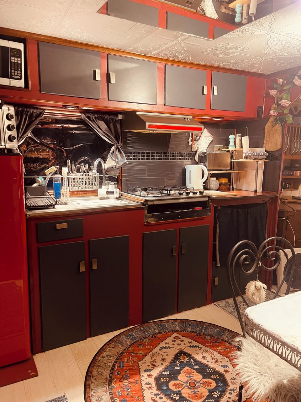 Well equipped kitchen with just about everything you'll need 