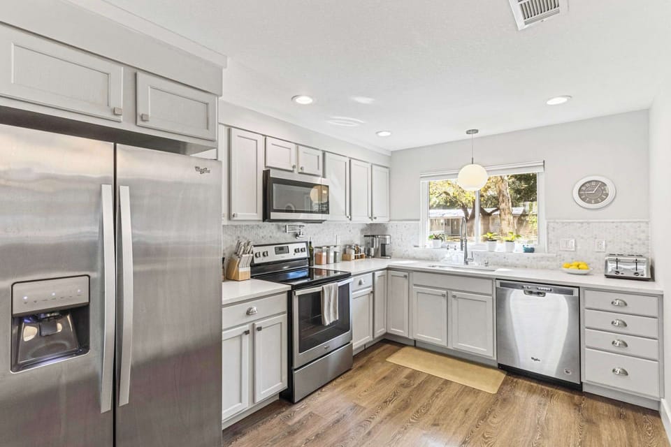 Channel your inner chef in this bright, fully equipped kitchen.