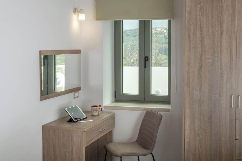 Functional Minimalist Workspace