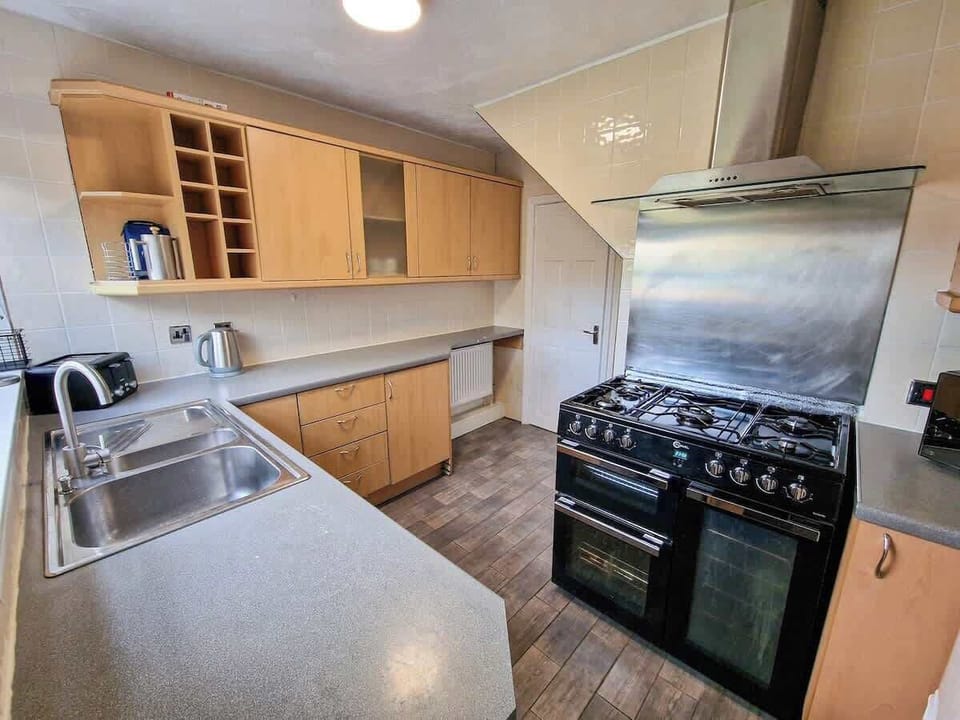 Cook up a feast with the range cooker and plenty of worktop space in your well stocked family kitchen