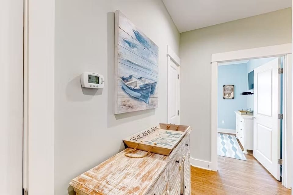 Luxurious Finishes and Art Decor