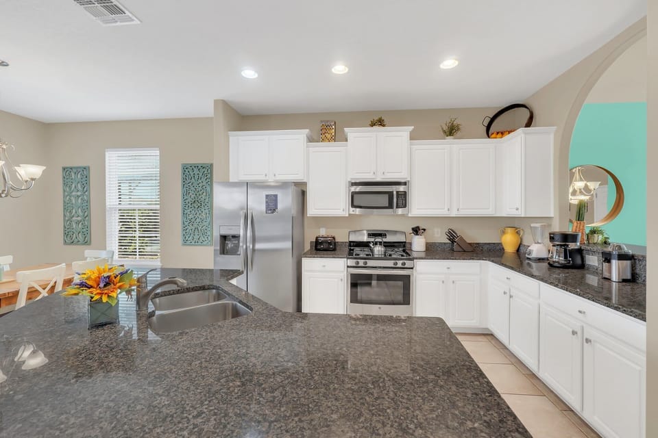 Modern Fully Equipped Kitchen
