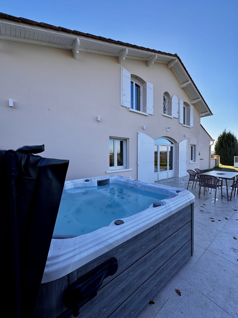 Private hot tub at the Maison Blanche