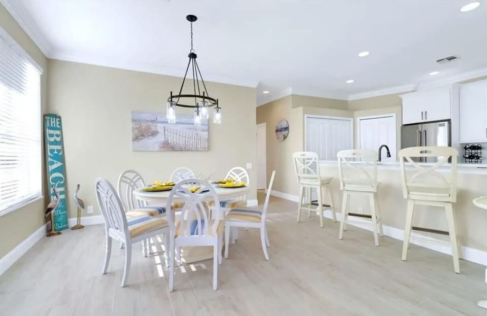 Dining Room & Kitchen