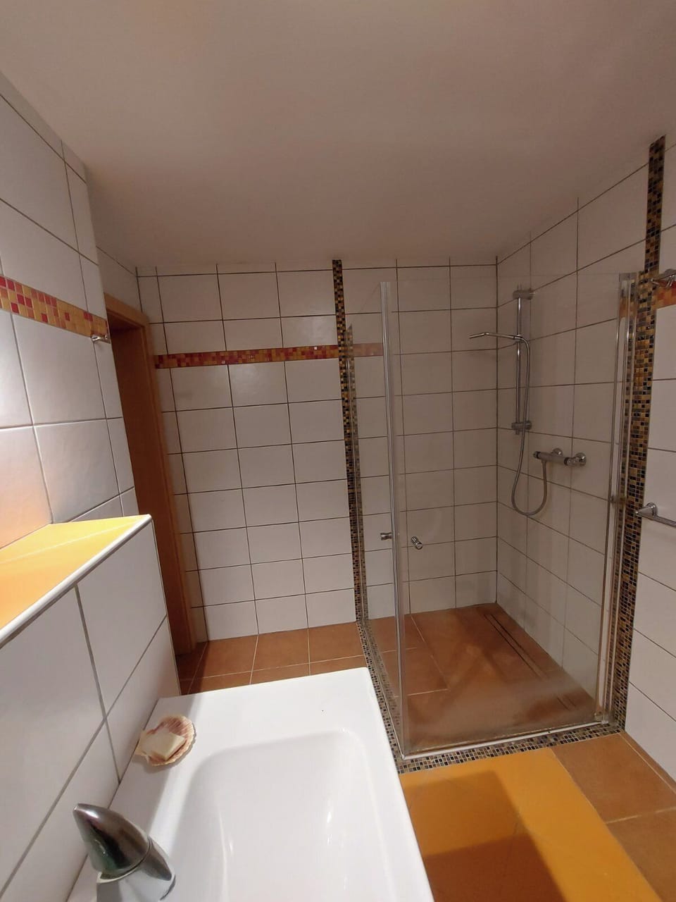 Bathroom with view on the shower