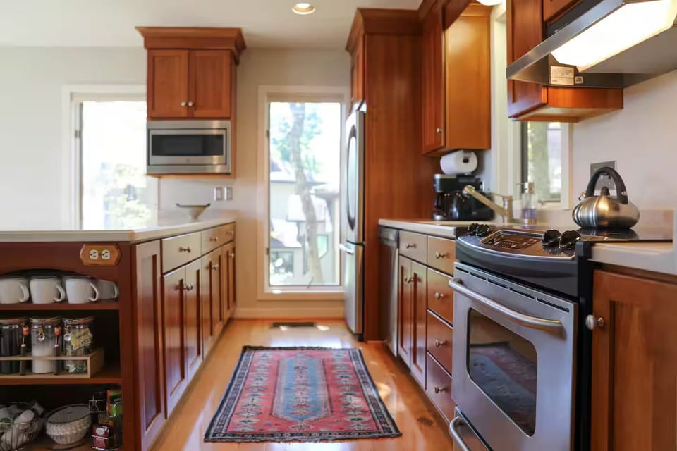 Full kitchen
