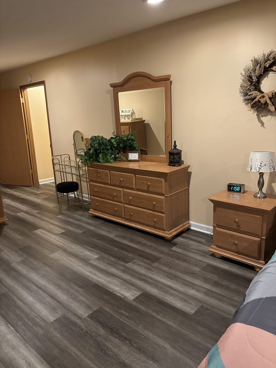 upstairs queen bedroom