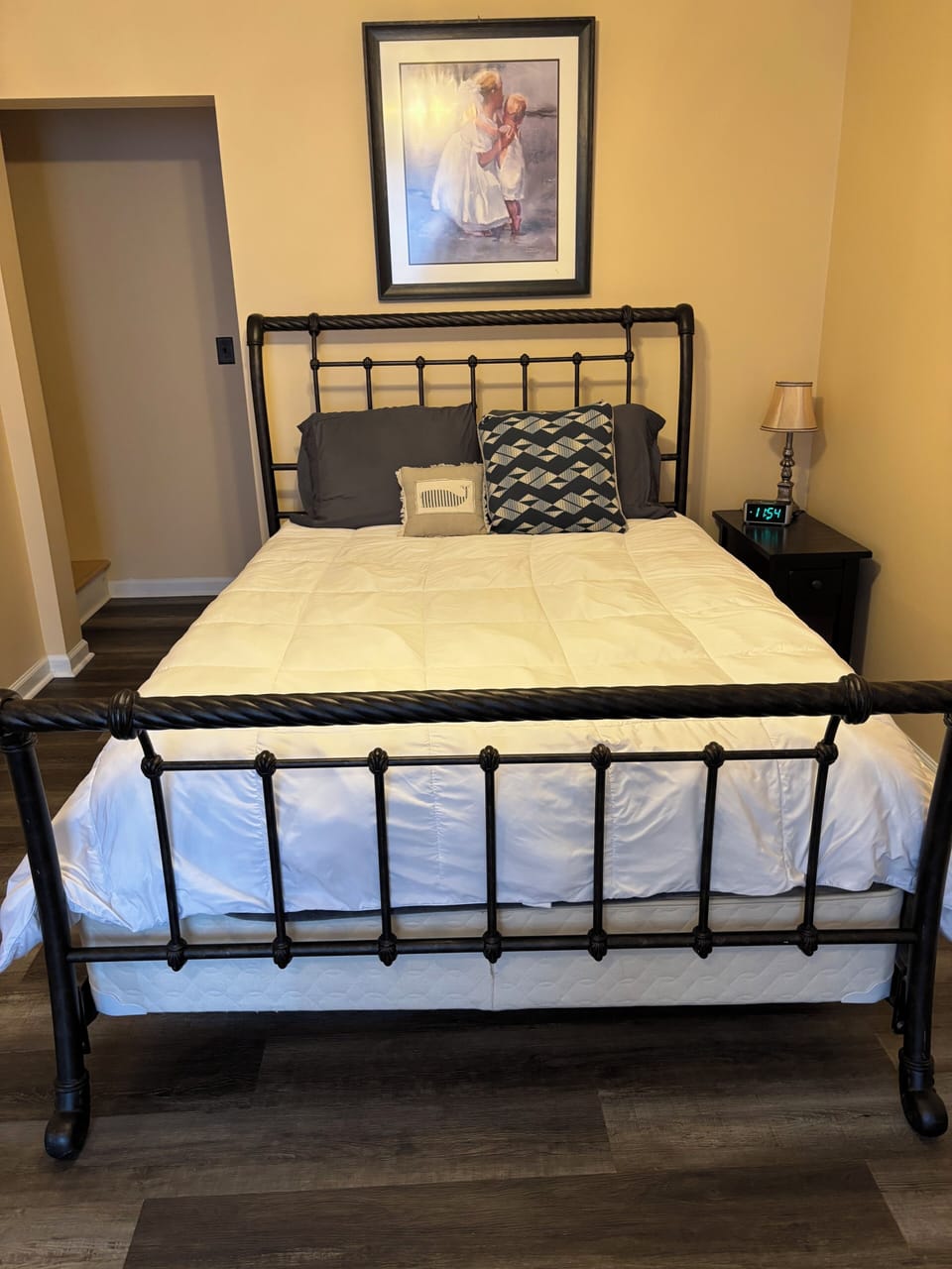 downstairs queen bedroom 